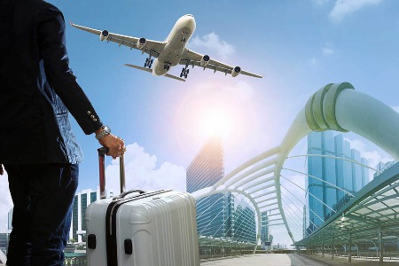 Украинцам, находящимся в Чехии под временной защитой и планирующим поездку за границу, власти настоятельно рекомендуют дождаться оформления новой визовой наклейки.