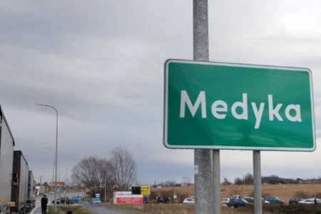 В пункте пропуска "Шегини – Медика" начинаются ремонтные работы автобусной полосы движения на въезд в Польшу.